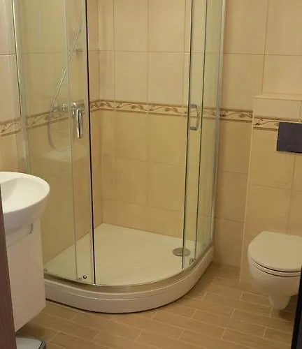 Quarto em Acomodações Particulares Rofel Goscinne *